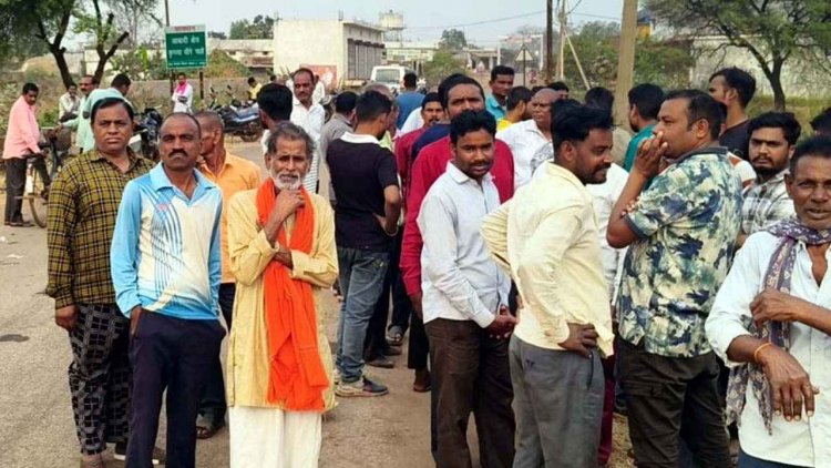 अतिक्रमण हटाने गई टीम लौटी खाली हाथ, ग्रामीणों में दिखा भारी आक्रोश, लगे गंभीर आरोप, 2 फरवरी को कलेक्ट्रेट घेराव की चेतावनी