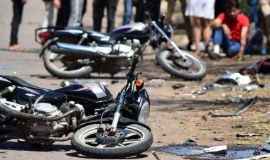 दो तेज रफ्तार बाइक की आपस में टक्कर,  पति-पत्नी समेत 3 की गई जान, एक गंभीर, इधर बस और कैप्सूल वाहन की भिड़ंत,  24 लोग घायल