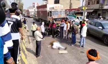 अंतिम संस्कार से लौट रहे परिवार को ट्रक ने कुचला, दो वर्षीय मासूम बेटी समेत मां-की दर्दनाक मौत, पति की आंखों के सामने उजड़ी दुनिया