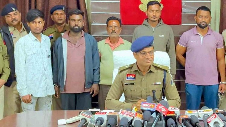 रशियन हॉस्टल के पास हुआ कांड, पुलिस को मिली बड़ी कामयाबी, दो नाबालिग समेत 5 आरोपी गिरफ्तार, फरार आरोपियों की तलाश जारी
