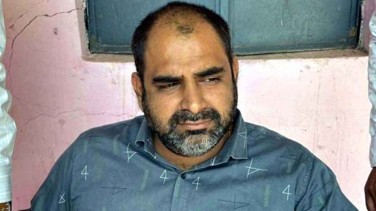 2 महीने पहले प्रमोट होकर बना अधिकारी, मैदान में मुरुम डालने SDO ने  मांगी 1 लाख रिश्वत, जनपद पंचायत में घूस लेते गोपाल कृष्ण गिरफ्तार