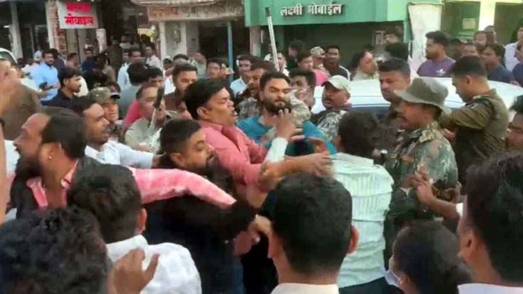 छत्तीसगढ़ में बीजेपी नेता ने की पत्रकार से मारपीट, पत्रकारों के आक्रोश बाद तीन आरोपियों पर FIR दर्ज, प्रदेश स्तरीय आंदोलन की चेतावनी
