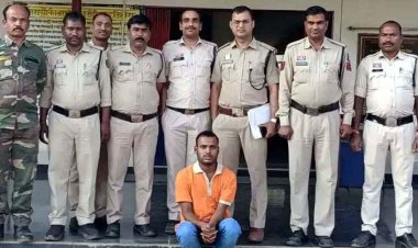 झूठी हाजिरी भरने से रोजगार सहायक ने किया इंकार, मनरेगा और पीएम आवास योजना के दस्तावेज में पेट्रोल डालकर लगाई आग, आरोपी सर्वेश गिरफ्तार