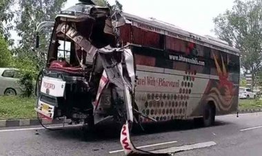 दो वॉल्वो बसों में जोरदार टक्कर, कंडक्टर की मौत, छत्तीसगढ़ के 6 यात्री घायल, मची अफरा-तफरी, अस्पताल में इलाज जारी, एक की हालत नाजुक