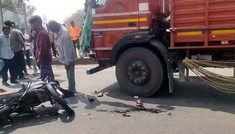 रांग साइड से आ रही तेज रफ़्तार ट्रक ने बाइक को मारी जोरदार ठोकर, सड़क हादसे में युवक की दर्दनाक मौत, पसरा मातम, ड्राइवर ने किया सरेंडर, वाहन जप्त