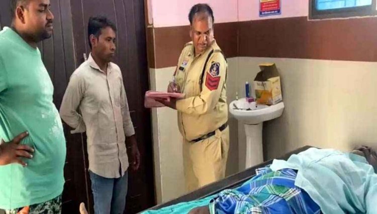 महुआ बीनने गए बुजुर्ग दंपती पर धुएं से भड़की मधुमक्खियों का हमला, पति की मौत, पत्नी और बेटे गंभीर रूप से घायल, अस्पताल में भर्ती, इलाज जारी