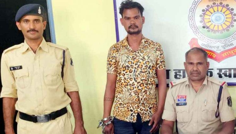 बाड़ी में छुपाकर रखा नशीला पदार्थ, डेढ़ किलो गांजे के साथ आरोपी थानेश्वर गिरफ्तार, 75 हजार का गांजा और वाहन जप्त, छुरा पुलिस की बड़ी कार्रवाई