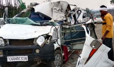 धमतरी में भारतमाला मार्ग पर खड़ी मेटाडोर से टकराई इको कार; लिंगो जात्रा से लौट रहे एक युवक की मौत, 6 घायल, 108 एंबुलेंस सेवा पर उठे सवाल