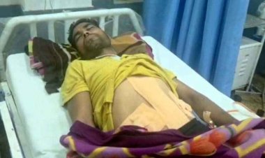 युवक ने आईना तोड़कर खुद का पेट चीरा, बोला - शैतान मार रहे हैं, मची अफरा-तफरी, इलाज जारी, अब अस्पताल में लड़ रहा जिंदगी की जंग