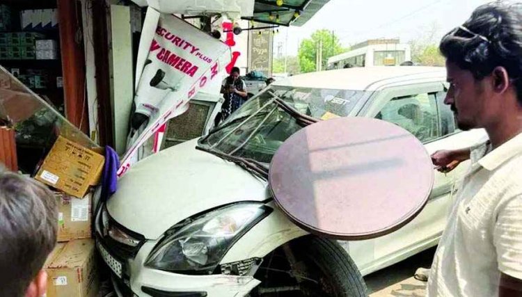 मोबाइल शॉप में जा घुसी तेज रफ़्तार कार, दुकान का भारी नुकसान, नशे में धुत तीन युवकों की जमकर पिटाई, पुलिस ने 3 आरोपियों को किया गिरफ्तार