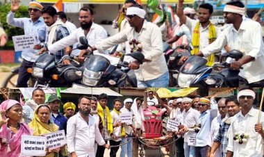 पेट्रोल-डीजल की महंगाई के खिलाफ मैनपुर में कांग्रेस का अनोखा प्रदर्शन, एक किलोमीटर तक रस्सी से खींचे ट्रैक्टर, बाइक को धक्का मारते निकली रैली