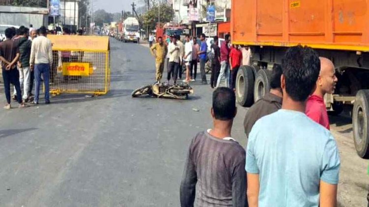 नो एंट्री के बाद दौड़ रहे तेज रफ्तार ट्रक ने बाइक सवारों को कुचला, एक युवक की दर्दनाक मौत, दूसरा गंभीर, वाहन लेकर ड्राइवर फरार, गांव में पसरा मातम