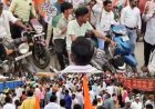 राजिम में कांग्रेसियों और गुस्साए किसानों ने किया चक्का जाम, सड़क पर लगी वाहनों की लंबी कतार, उग्र आन्दोलन की दी चेतावनी, भारी संख्या में किसान हुए शामिल