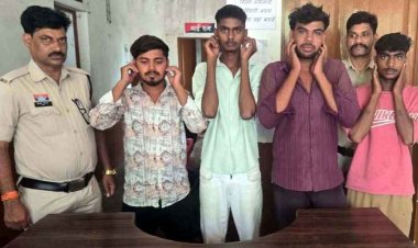 मंदिर के पास चार अज्ञात युवकों ने लूट की वारदात को दिया अंजाम, पुलिस ने चार आरोपियों को किया गिरफ्तार, लूटी गई बाइक और रकम बरामद