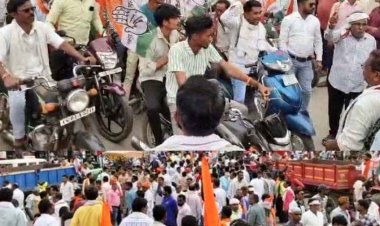 राजिम में कांग्रेसियों और गुस्साए किसानों ने किया चक्का जाम, सड़क पर लगी वाहनों की लंबी कतार, उग्र आन्दोलन की दी चेतावनी, भारी संख्या में किसान हुए शामिल