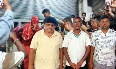 आइसक्रीम शॉप की आड़ में सेक्स रैकेट का भंडाफोड़, लॉज में पुलिस की रेड, आपत्तिजनक हालत में मिले 2 युवक-3 लड़कियां, 80 कंडोम पैकेट जप्त