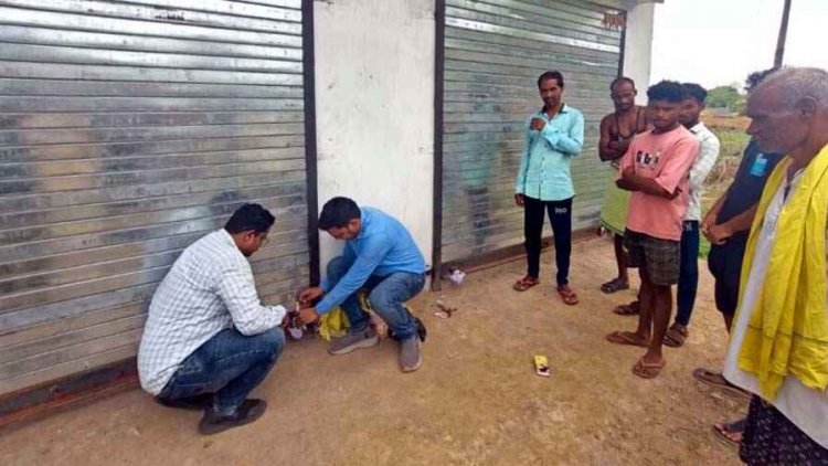 कालाबाजारी रोकने प्रशासन की बड़ी कार्रवाई, देवभोग-मैनपुर के 4 बीज केंद्रों पर छापा, 666 बैग धान बीज की बिक्री पर 10 दिन की रोक, मचा हड़कंप