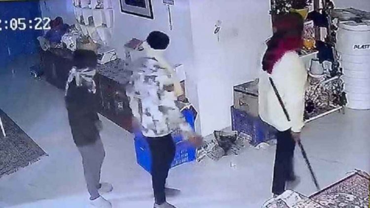 इवेंट ऑर्गनाइजर के फार्म हाउस ताला तोड़कर घुसे हथियारबंद नकाबपोश, अलमारी का लॉकर तोड़ा, CCTV कैमरे डैमेज किए, 7 लाख की ज्वेलरी-कैश लेकर फरार
