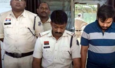 शादी का झांसा देकर दुष्कर्म का आरोप, 2 महीने से फरार आरोपी की पुलिस ने छापामारी कर ससुराल से किया गिरफ्तार, छज्जे पर छिपा मिला दुष्कर्मी अमन