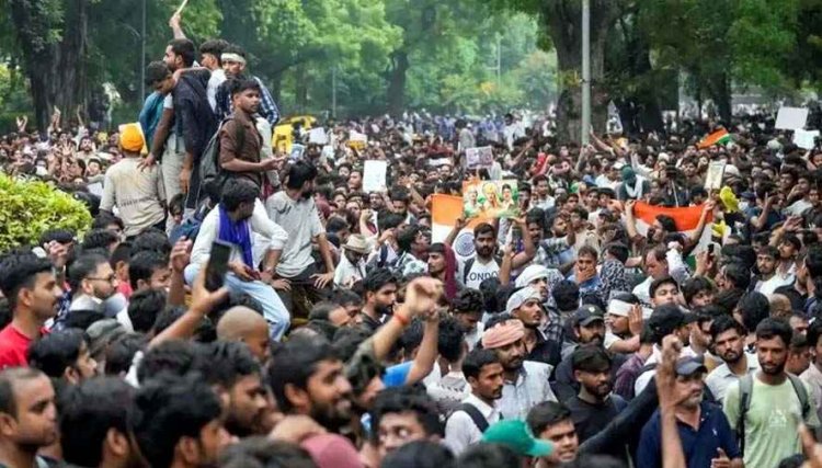 संसद मार्च के दौरान बरसी लाठियां, सैकड़ों घायल, हिरासत में 70 प्रदर्शनकारी, राहुल-प्रियंका- प्रधानमंत्री युवा-विरोधी, खड़गे- छात्रों पर आंसू गैस-लाठीचार्ज क्यों?
