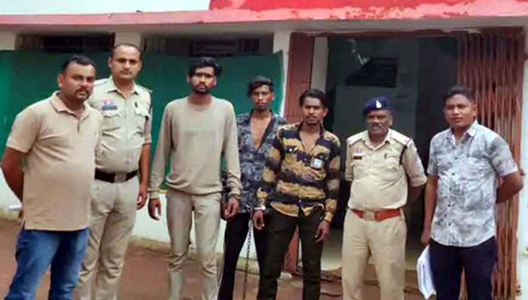 बाइक सवारों की मदद करना पड़ा भारी, रात 2 बजे घर में घुसकर मारपीट, महिला का मंगलसूत्र लूटा, तीन बदमाश गिरफ्तार, नाबालिग फरार, तलाश जारी