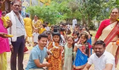 श्रावण मास में आस्था का रंग: सरस्वती शिशु मंदिर की 50 से ज्यादा छात्राओं ने किया महाकाल मंदिर में जलाभिषेक, पार्षद छगन यादव ने किया आत्मीय स्वागत