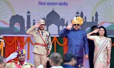 बालोद में स्वतंत्रता दिवस पर शान से लहराया तिरंगा, स्कूल शिक्षा मंत्री गजेन्द्र यादव ने ध्वजारोहण कर ली परेड की सलामी