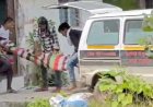 आंधी-बारिश में टूटा बिजली का तार बना काल: 17 साल के बेटे की मौके पर ही दर्दनाक मौत, बचाने पहुंचे पिता भी झुलसे, परिवार में मातम पसरा, मुआवजे की मांग