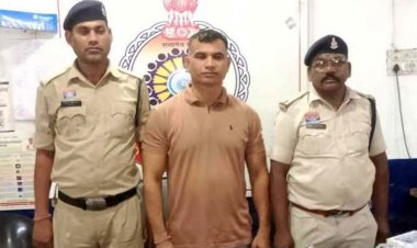 इंदिरा मार्केट दुर्ग में Titan-Fastrack की नकली घड़ियों का कारोबार बेनकाब, दुकान से 275 नकली टैग, 280 घड़ियां बरामद, दुकानदार कमलेश गिरफ्तार