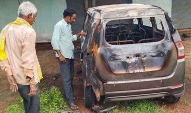 घर के सामने खड़ी पत्रकार की कार में आधी रात आगजनी,  वाहन जलकर राख, सुरक्षा पर उठे सवाल, जांच में जुटी पुलिस, जतमई मार्ग की सुरक्षा पर उठे सवाल