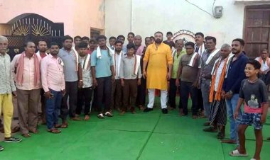 भाजपा के गढ़ में कांग्रेस की सेंध!, 50 किसानों-बुजुर्गों और युवाओं ने थामा कांग्रेस पार्टी का दामन, चुनाव से पहले ही बदलते समीकरणों के मिल रहे संकेत!