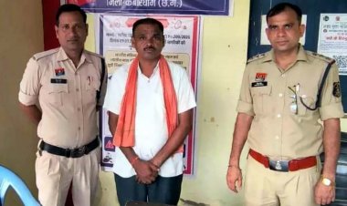 कबीरधाम में कलर प्रिंटर से नकली करेंसी बनाने का खेल, कटिंग कर असली नोट के बंडलों में रखने वाला आरोपी दीपक गिरफ्तार, मोबाइल फोन-कार जब्त
