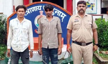 अभनपुर मार्ग में राहगीरों से युवकों की दादागिरी, चाकू-तलवार लहराकर लोगों को डराने की कोशिश, दो बदमाश गिरफ्तार, हथियार और दो मोटरसाइकिल बरामद