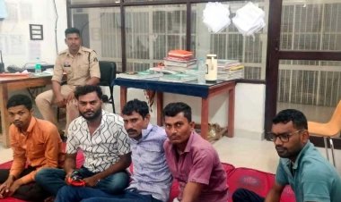 जतमई लॉज में सजी 52 परियों की महफ़िल, पुलिस ने मार दी दबिश; 5 जुआरी रंगे हाथ गिरफ्तार, 20,400 रुपए नकद और ताश की गड्डी जब्त, केस दर्ज