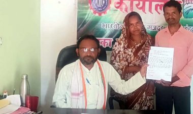 नाबालिग लड़की को फोन पर अभद्र बातें करने और धमकी देने का मामला, मजदूर दंपत्ति ने जिला कार्यालय पहुंचकर इंटक से लगाई मदद की गुहार