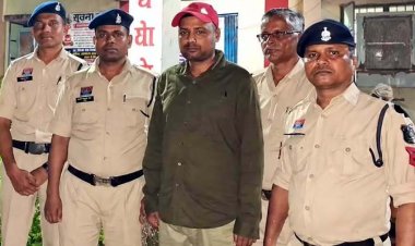 धमतरी में ACB अधिकारी बनकर घर में घुसकर गोली मारने की धमकी, लैपटॉप-मोबाइल और ढाई लाख का सामान लेकर फरार, आरोपी हितेश गिरफ्तार 