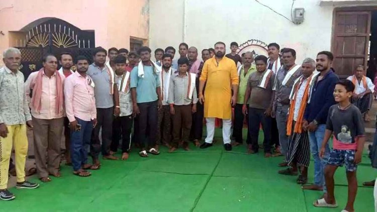 भाजपा के गढ़ में कांग्रेस की सेंध!, 50 किसानों-बुजुर्गों और युवाओं ने थामा कांग्रेस पार्टी का दामन, चुनाव से पहले ही बदलते समीकरणों के मिल रहे संकेत!