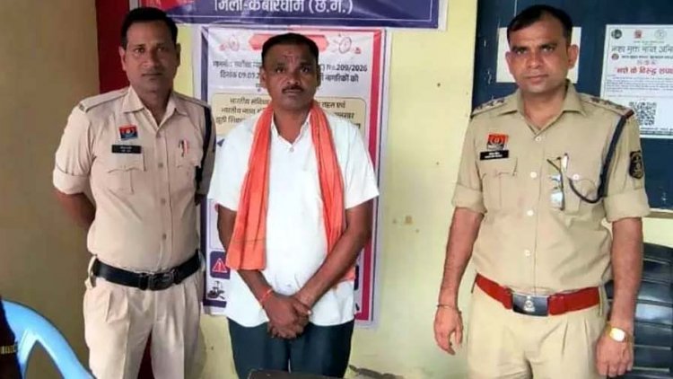 कबीरधाम में कलर प्रिंटर से नकली करेंसी बनाने का खेल, कटिंग कर असली नोट के बंडलों में रखने वाला आरोपी दीपक गिरफ्तार, मोबाइल फोन-कार जब्त