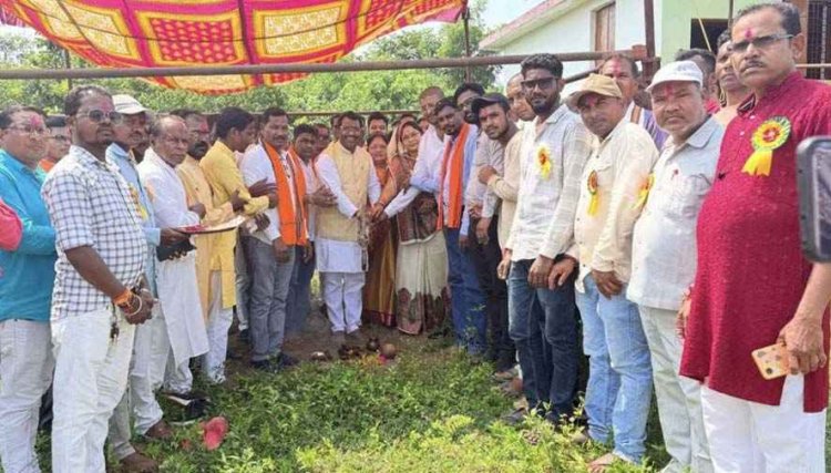 सिद्धेश्वर राज मिस्त्री संघ छुईहा ने धूमधाम से मनाई विश्वकर्मा जयंती, गरीब के घर से लेकर देश के निर्माण तक विश्वकर्मा समाज की अहम भूमिका : रोहित साहू