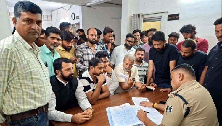 स्कूल में कथित आपत्तिजनक बयान पर बवाल, प्राचार्य और प्रबंधन की भूमिका पर उठे सवाल, FIR दर्ज कराने हुसैनी सेना ने देवेंद्र नगर थाने का किया घेराव