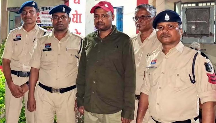 धमतरी में ACB अधिकारी बनकर घर में घुसकर गोली मारने की धमकी, लैपटॉप-मोबाइल और ढाई लाख का सामान लेकर फरार, आरोपी हितेश गिरफ्तार 