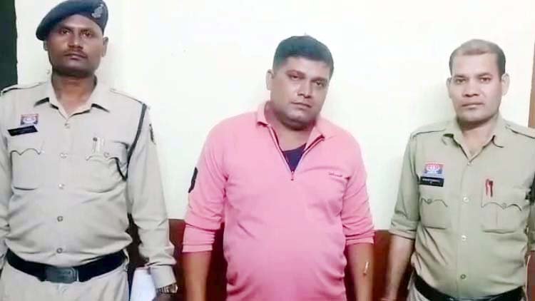 नगर पालिका कार्यालय में घुसकर कर्मचारी से मारपीट, पत्थर से सिर पर किया हमला, आरोपी मनोज गिरफ्तार, कर्मचारियों की सुरक्षा को लेकर उठ रहे सवाल
