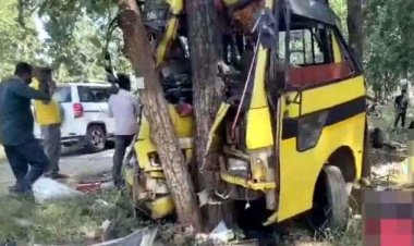पेड़ से टकराई तेज रफ्तार अनियंत्रित यात्री बस, मची चीख-पुकार, ड्राइवर समेत 6 यात्रियों की मौत, 15 घायलों को पहुंचाया गया अस्पताल