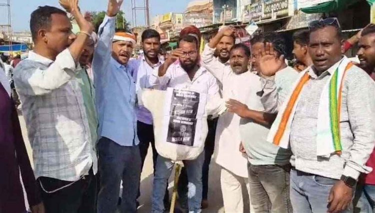 वोट चोरी के खिलाफ मैनपुर मे कांग्रेस ने निकाली जंगी रैली, उग्र प्रदर्शन, मुख्य चुनाव आयुक्त ज्ञानेश कुमार का फूंका पुतला, कांग्रेस और पुलिस में झुमाझटकी
