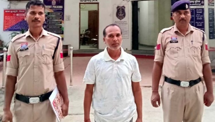 ऋषि-मुनियों को लेकर विवादित दावा करने वाला टीचर अरेस्ट, फेसबुक पर लिखा- रावण नहीं, इन्हें जलाया जाए; पुलिस पकड़ने पहुंची तो भागने लगा गुरुजी