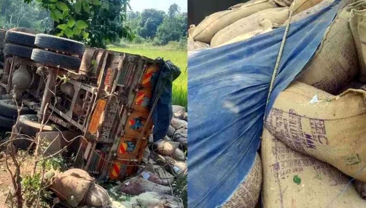 नेशनल हाईवे 30 पर दर्दनाक हादसा, खेत में जा गिरा चावल लेकर निकला ट्रक, केबिन में फंसे ड्राइवर ने मौके पर तोड़ा दम, मची अफरा-तफरी